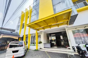RedDoorz Near Stasiun Tanah Abang - Image 3