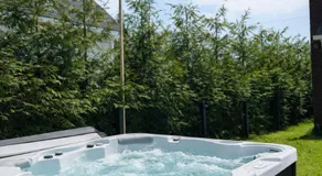 Walk to Beach! Hamptons Cottage with Hot Tub & Pool - Image 4