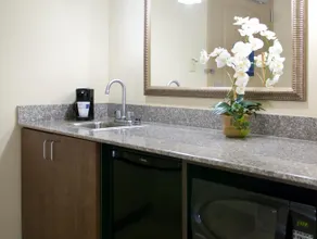 Hampton Inn & Suites Savannah-Airport - Image 4