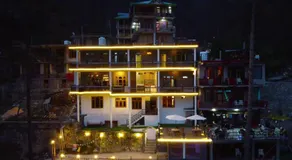 Wabi Sabi Riverside Hostel - Image 3