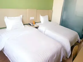 7 Days Inn Luzhou Commercial Pedestrian Street Center - Image 3
