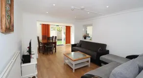 5 Bed Spacious Family Home in Chingford - Image 2