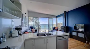 Battery Cove Beach Front Apartment - Image 4