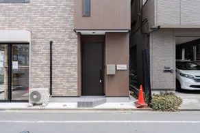 M3 Corner Room 1 (1st-3rd floor) Building - Image 4
