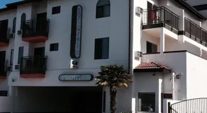 Carousel Beach Inn - Image 3