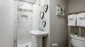 Lavish Living - 8 mins from Braves Stadium w/King - Image 5