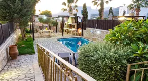 Luxurious Villa with Private Pool - Image 5