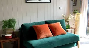 Cabin Retreat in the heart of Warwick. - Image 4