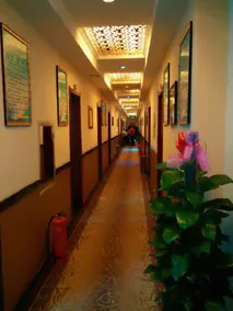 Linquan Business Hotel - Image 4