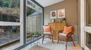 Spacious 4-Bed Cottage with Hot Tub&Parking - Image 5