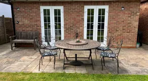 Private Apartment in Windsor - Image 4