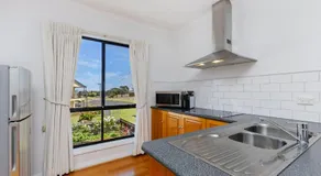 Clifftop Apartments Portland Vic - Image 4