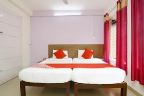 OYO 9797 Hotel Vbee Plaza - Image 2