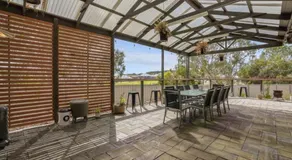 Spacious Family Retreat & Scenic Alfresco Living - Image 3
