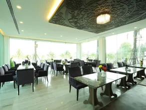 The Beverly Hills Hotel - Image 3
