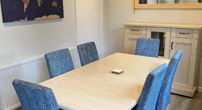 Spacious & modern 3 bed house - Image 3