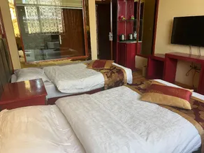 Laya Hotel - Image 2