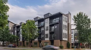 Uptown Townhouse Studio Apartment -WiFi-10 min walk to Spectrum Center - Image 4