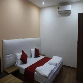 Hotel Diamond Leaf - Image 4