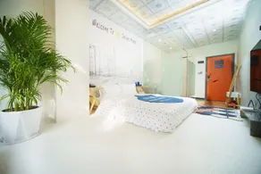 18 Yun Boutique Hotel (Wuzhou University Gem Culture Museum) - Image 4