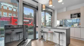New Modern Apartment near Heathrow Airport - Image 4