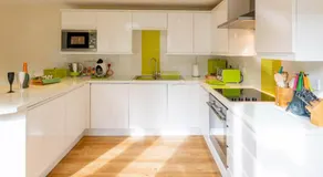 The Retreat, own hot tub, romantic escape, near Lyme Regis - Image 5