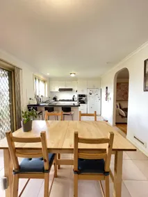 Lemon View Room in Shared Home - near Station, Restaurants, Gym & Airport - Image 3