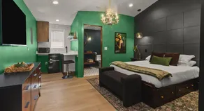 The American Hotel Suite 6 Steps to beach - Image 2