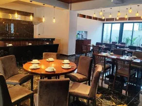 Oriental Hotel - Image 4