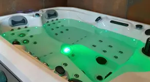 Love and Spa - Image 5