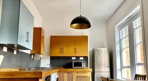 Charming City Townhouse - Image 5
