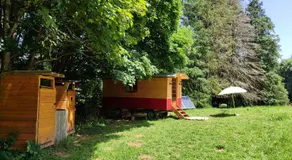 Roulotte au pied des volcans, cuisine et sdb de plein air - Image 2