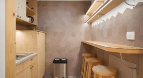 Honeybee Hostel - Hiša kranjske čebele - Image 3