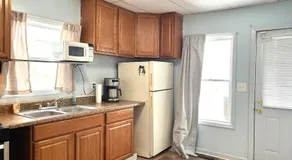 Private Room-Queen Bed-Shared Living Spaces - Image 2