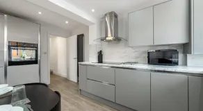Entire 3 Bedroom House in London - Canning Town, City Airport, London ExCel - Image 2