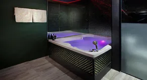 Metro Elegance Suites - Image 4