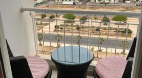 Petit cocon moderne avec piscine et terrasse - Image 3