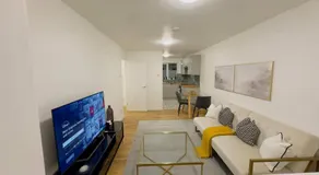 Elizabeth Line - Parking - WiFi - Sleeps 4 - Image 2