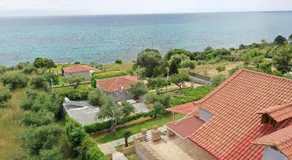 Alexandros Beachfront Apartments near Petalidi with Private Sunbeds & Sea View - Image 5