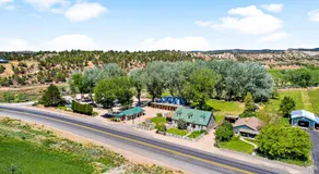 Mt Carmel Motel Room close to Zion National Park - Image 4