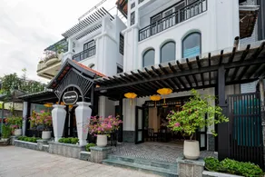 Old Town Hotel - 6 minute walk to the Japanese Bridge - Image 4