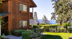 Red Wolf Lakeside Lodge - Image 4