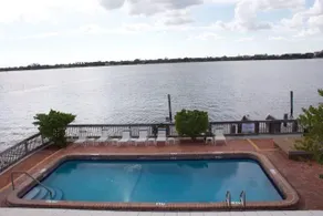 Palm Beach Waterfront Suites - Image 4