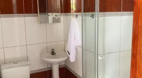 Suíte em Pousada dos comerciários na Prainha de Mambucaba em Paraty RJ - Image 2