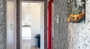 Stylish 2BR Apartment Steps to Beach, Bars ,Town Centre - Image 5