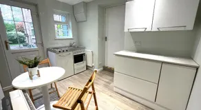 Private Studio Opposite Addenbrookes with Parking - Image 3