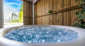 Casa Das Fontes Ponte de Lima - Jaccuzzi and Pool - Image 3