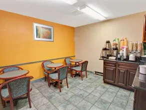 Microtel Inn & Suites by Wyndham Gatlinburg - Image 4