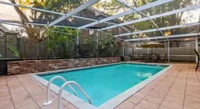 Merveilleuse villa entièrement équipée avec jardin, piscine et barbecue | Vue ville - Image 5