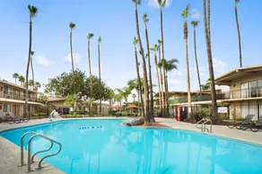 Ramada by Wyndham San Diego North Hotel & Conference Center - Image 3